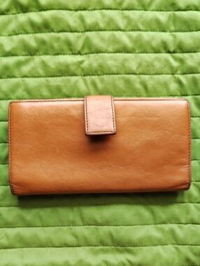 Vintage HOBO International Leather Continental Bi-Fold Kiss Lock Wallet - Tan